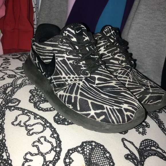 Nike Roshe - Picture 2 of 4